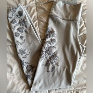 Fabletics Women’s Leggings – Size Medium – Floral Print – New Without Tags